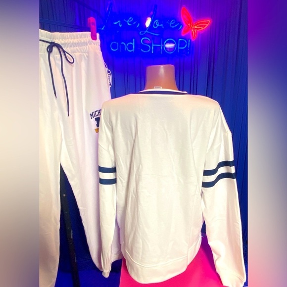 University of Michigan (UofM) White and Blue Sweatsuit, Unisex, Authentic. NWT - Picture 4 of 11